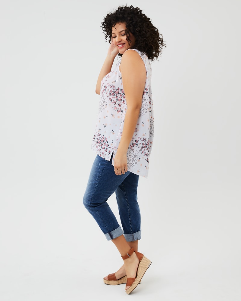 Plus size model with hourglass body shape wearing Catherine Boyfriend Jean by Kut From The Kloth | Dia&Co | dia_product_style_image_id:156612